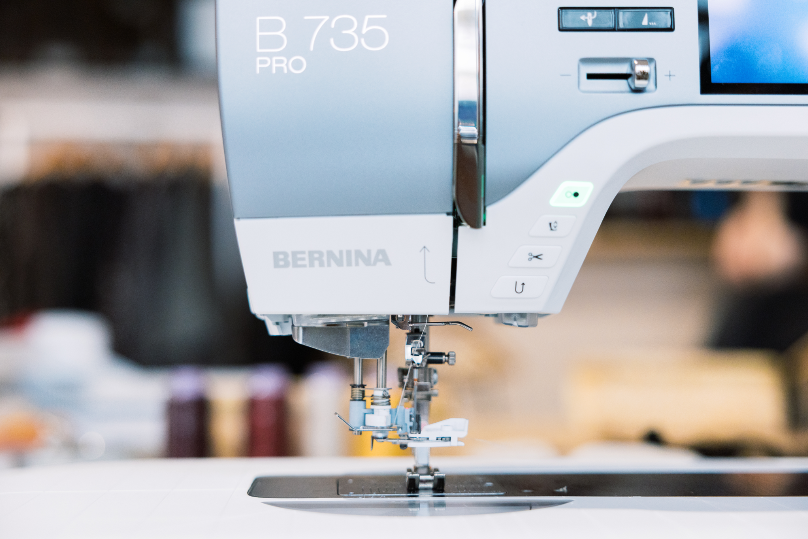 BERNINA 735 PRO – points décoratifs et couture créative avec Amaya