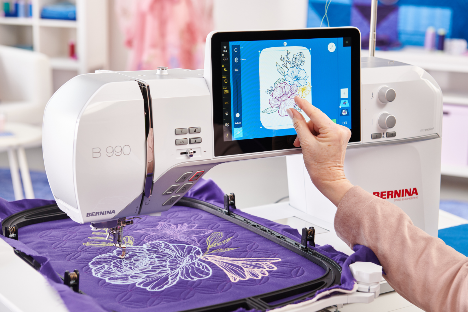 BERNINA 990 avec Stitch Regulator – broderie libre haute précision