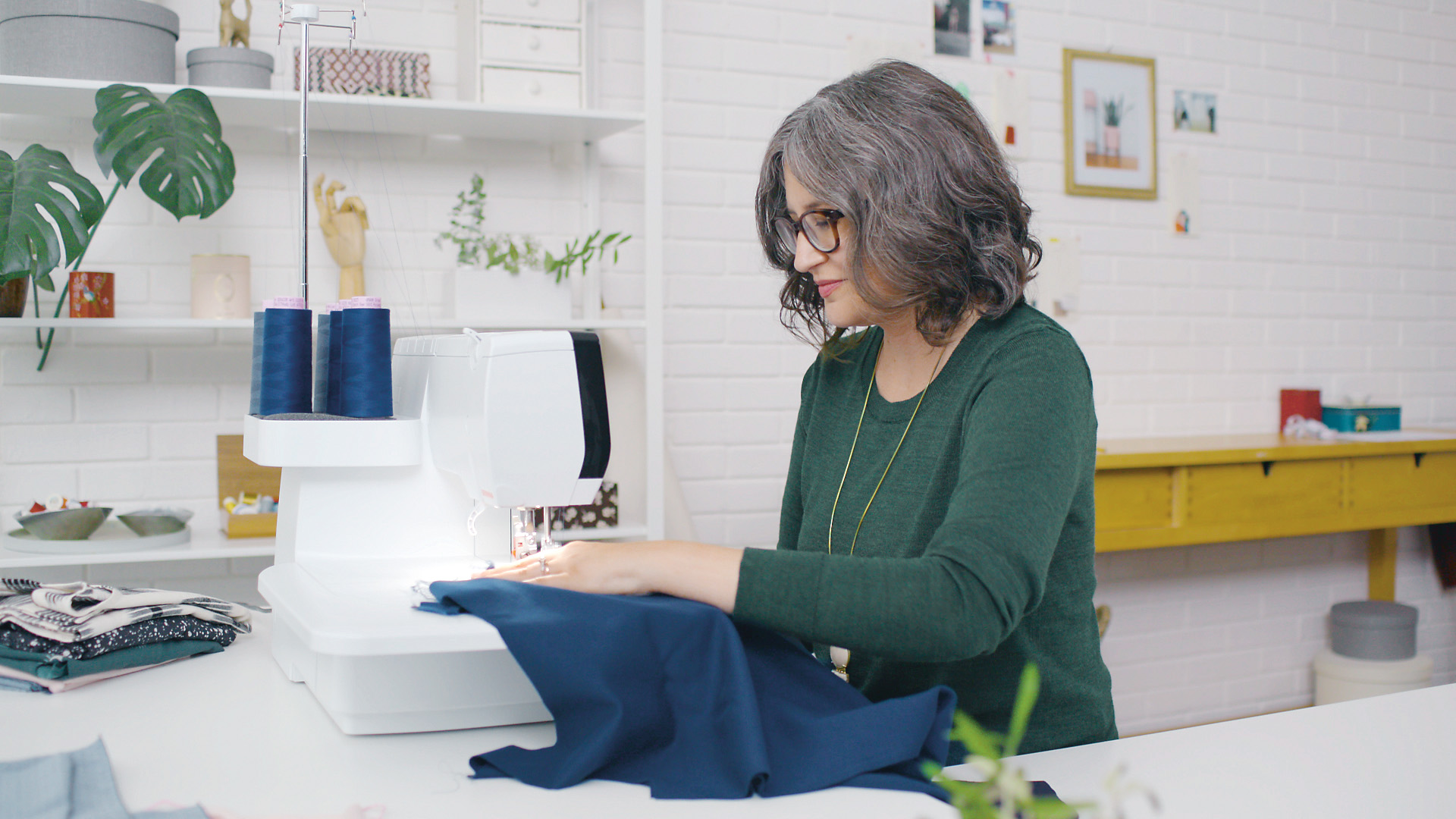 BERNINA L 890 – surjeteuse recouvreuse la plus complète de la gamme Série L