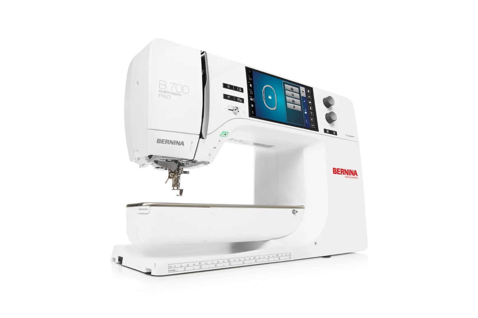 Bernina 700 PRO – Machine à broder – vue dynamique | Bernina Addict