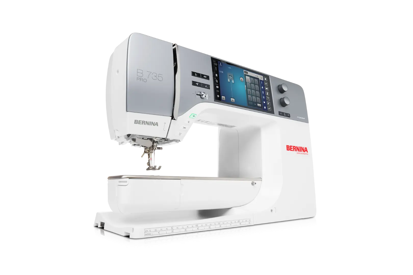 Bernina 735 PRO – Machine à coudre et broder – vue dynamique | Bernina Addict
