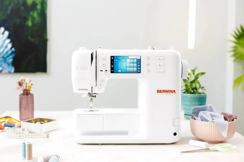 BERNINA B335 ou B325 : quelles différences et laquelle choisir ? - Berninaddict