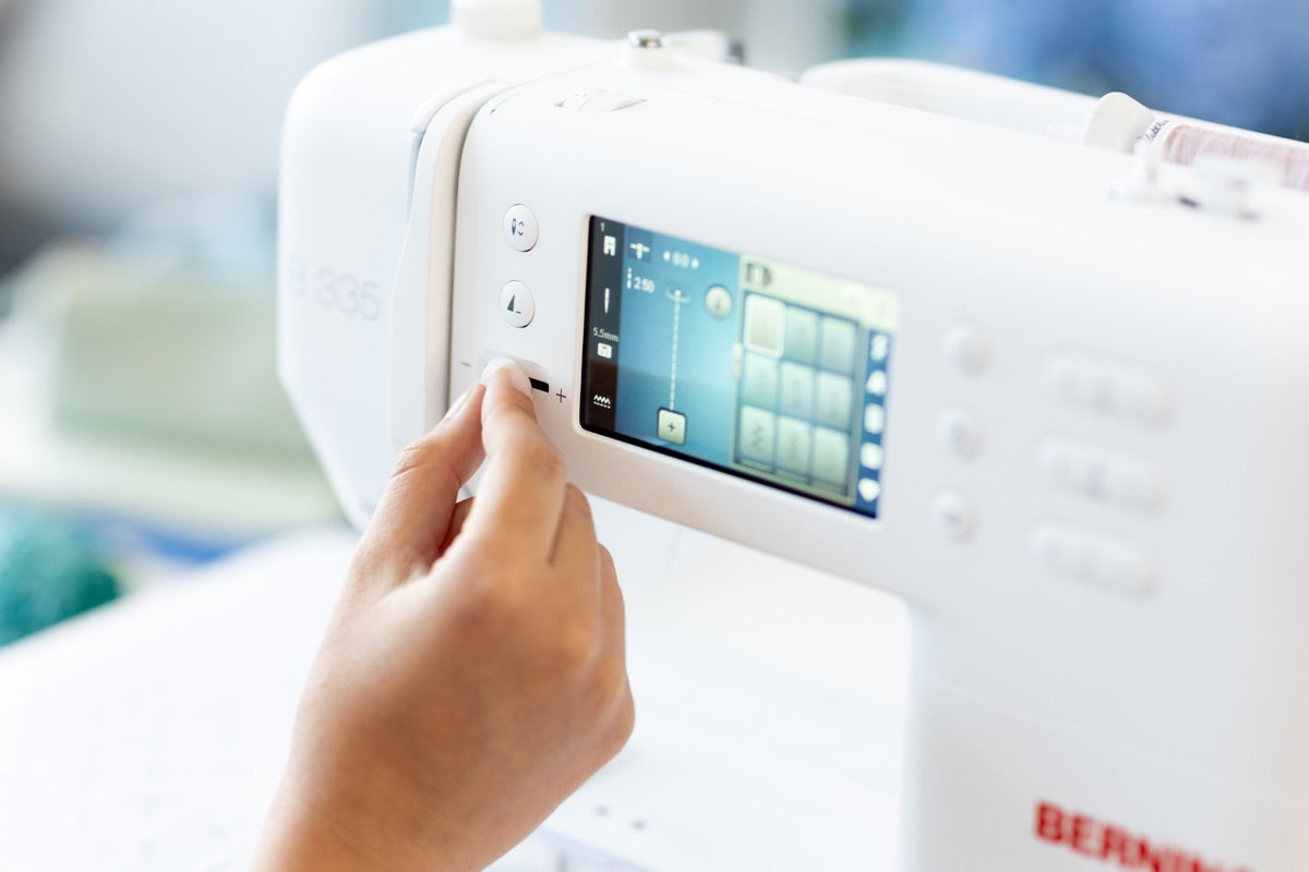 BERNINA 335 : le guide de prise en main, du déballage à votre première couture Berninaaddict