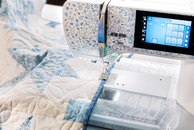 Bernina 495 Liberty Edition – machine à coudre – façade Velasco Meadow | Bernina Addict