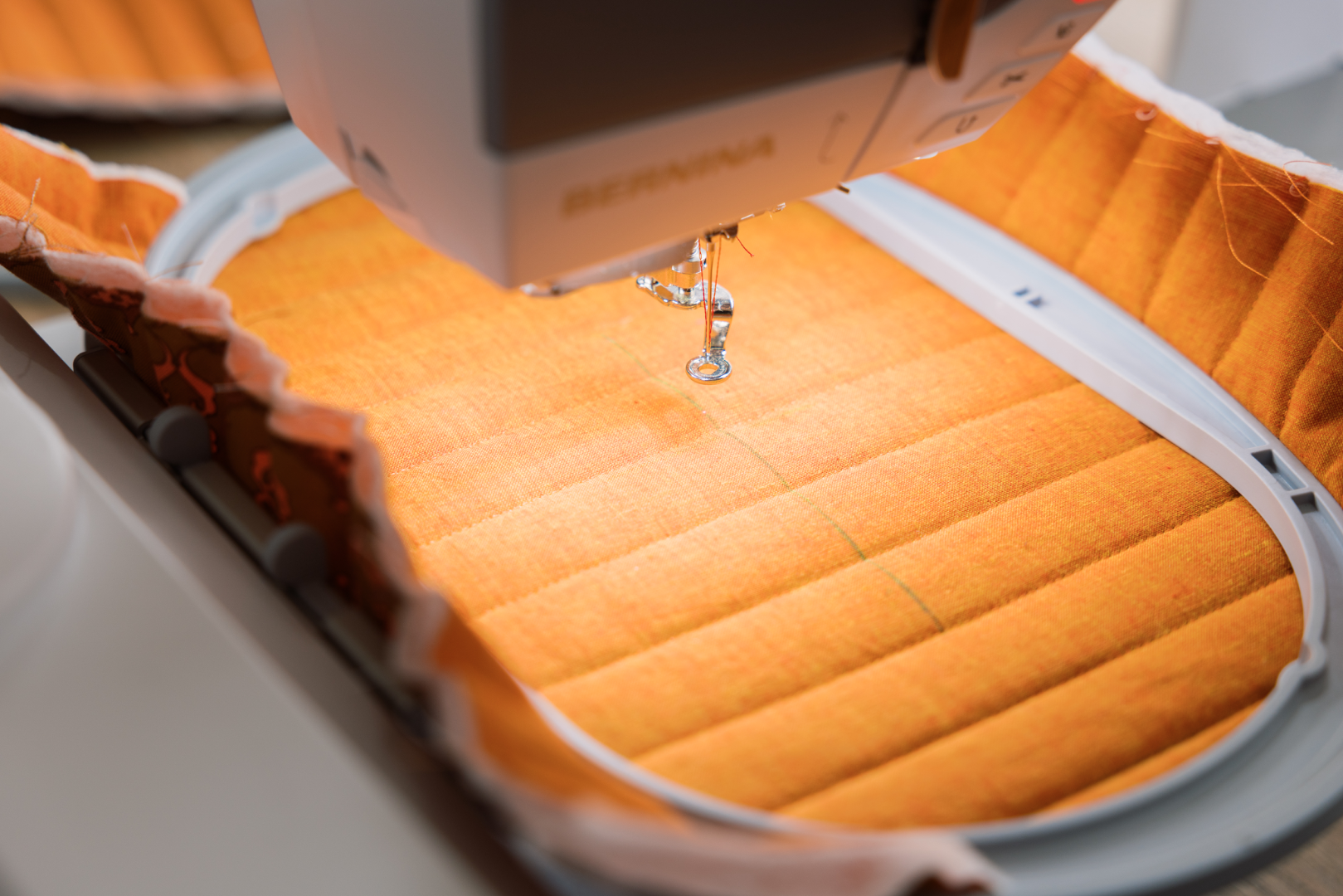 Couturière Jess et sa BERNINA 770 QE PRO – machine quilting professionnelle