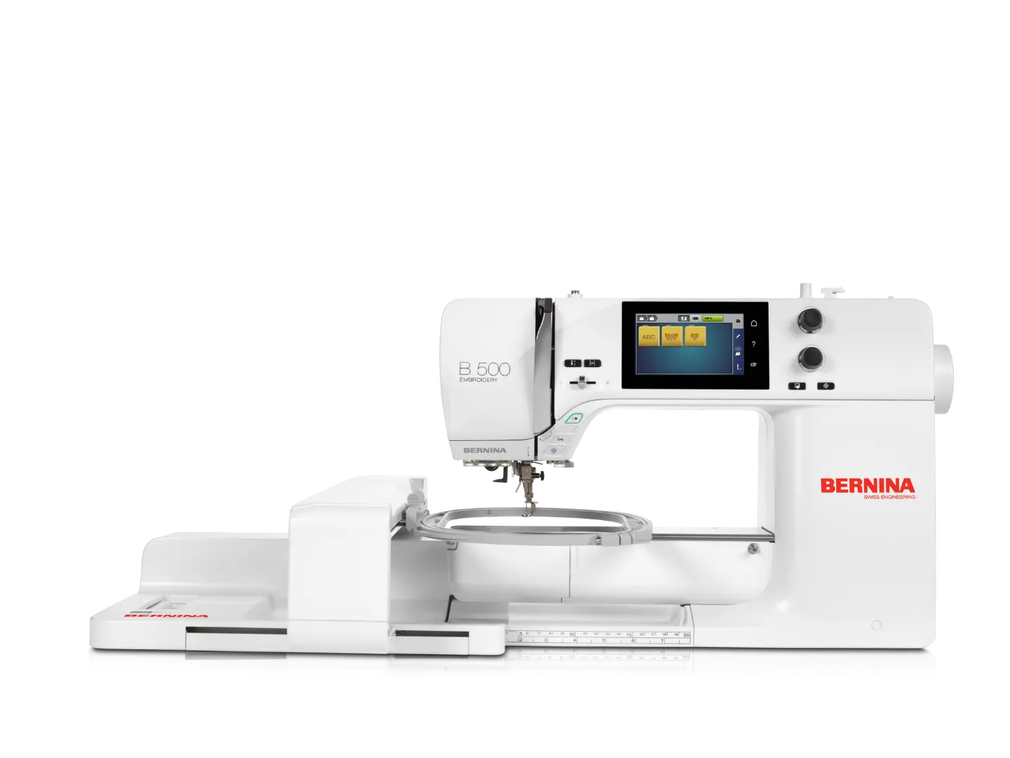 Bernina 500 – Machine à broder – vue de face – avec module broderie | Bernina Addict