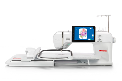 Bernina 990 – Machine à coudre et broder – vue de face – avec table rallonge | Bernina Addict