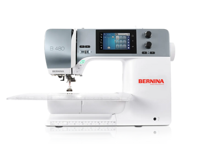 Bernina 480 – Machine à coudre – vue de face – avec table rallonge | Bernina Addict