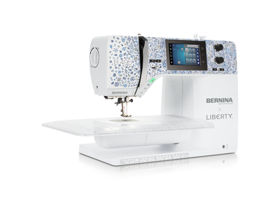 Bernina 495 Liberty Edition – vue de face avec écran tactile | Bernina Addict