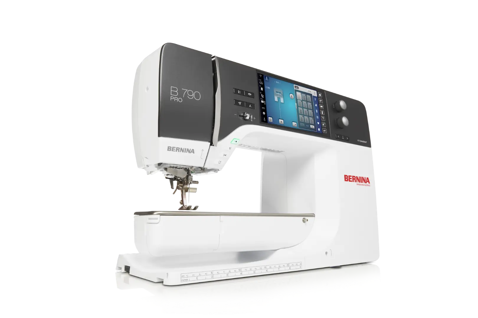 Bernina 790 PRO – Machine à coudre et broder – vue dynamique | Bernina Addict