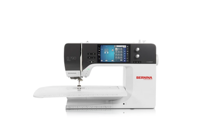 Bernina 790 PRO – Machine à coudre et broder – vue de face – avec table rallonge | Bernina Addict