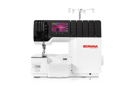 Bernina L 890 – Surjeteuse & Recouvreuse – vue de face – bras libre | Bernina Addict