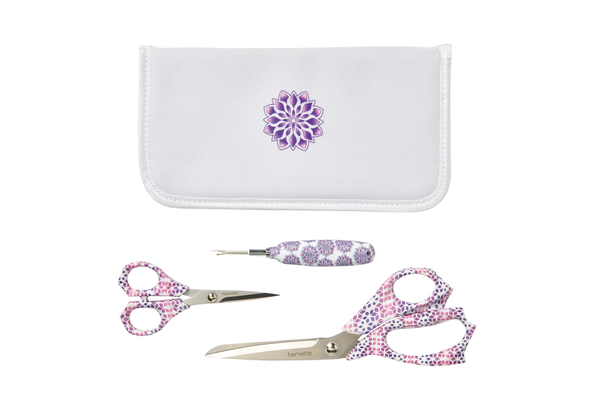 Kit ciseaux Yaya Han bernette – ciseaux à tissu, ciseaux à broderie et découd-vite motif floral violet, pochette incluse