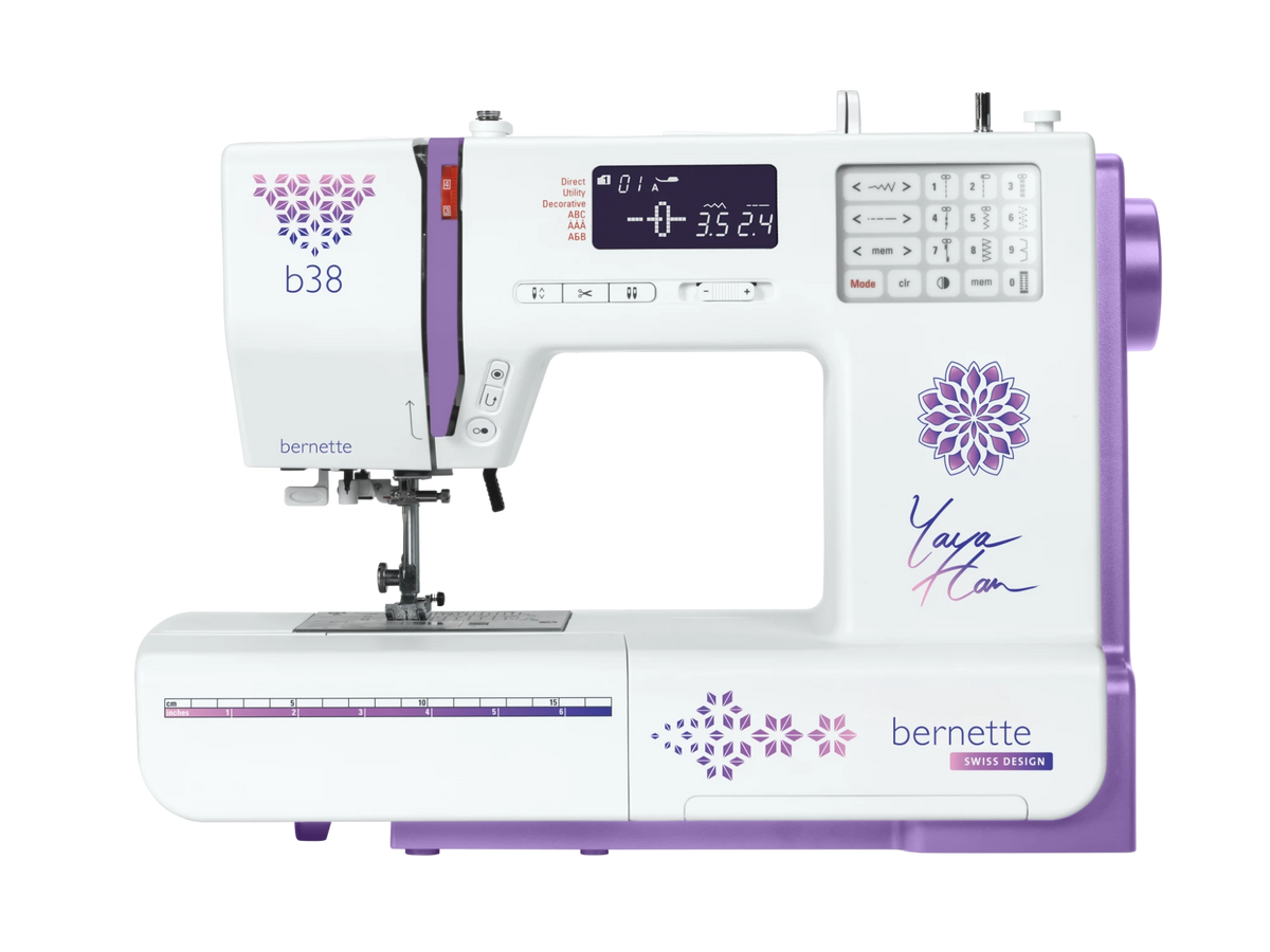 Bernette b38 Yaya Han vue frontale – écran LCD, 394 points, boutons et motifs floraux signature