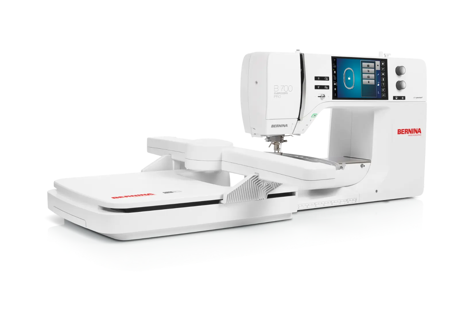 Bernina 700 PRO – Machine à broder – vue atelier | Bernina Addict